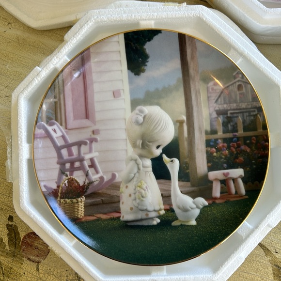 7 plates from Hamilton's Classic Collection,  Precious Moments. - Picture 2 of 15